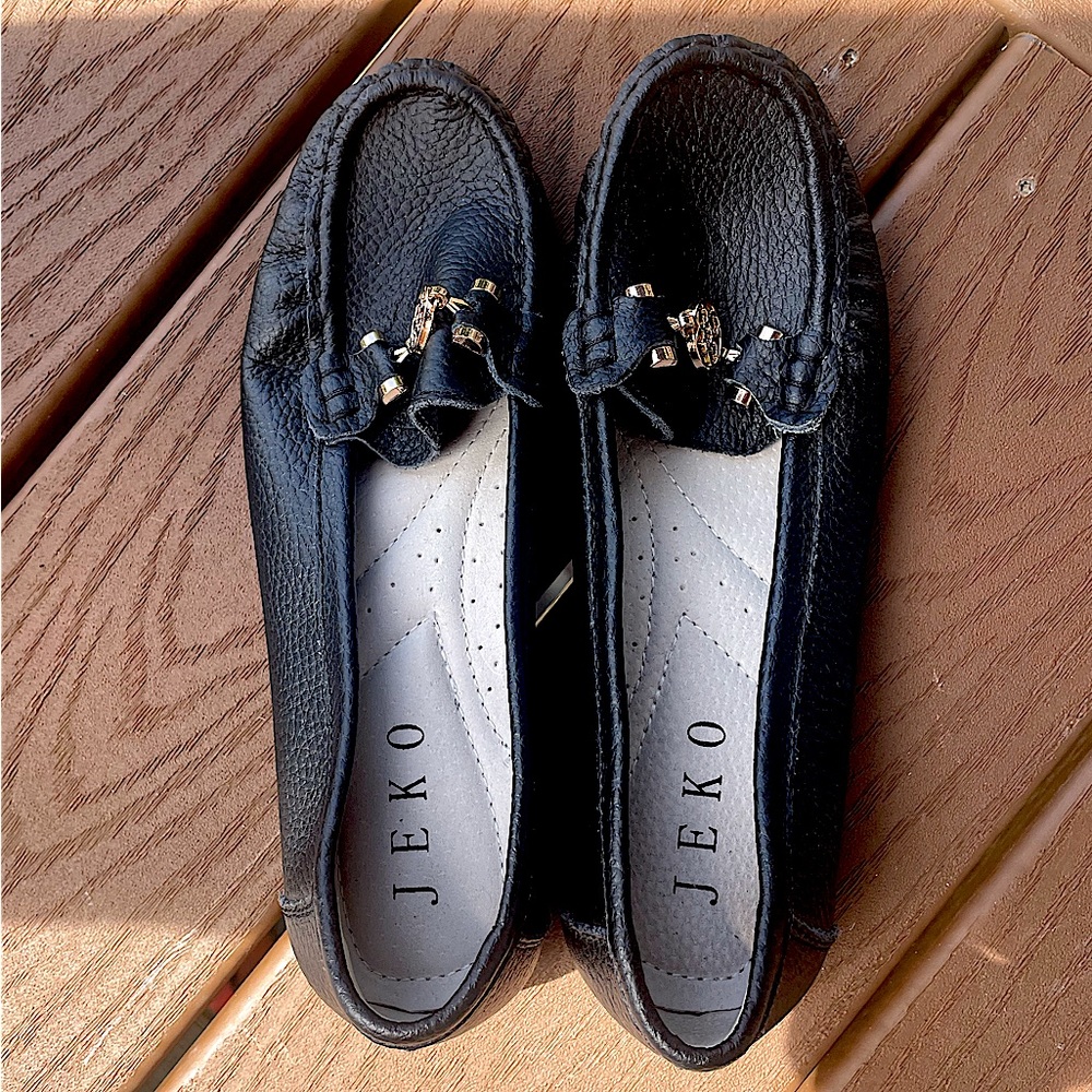 Jeko Black leather slip on loafer with gold detailing  Size  8 NWOT